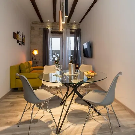 Seafront Apartment In Historical Cippico Castle Kastela Exterior photo