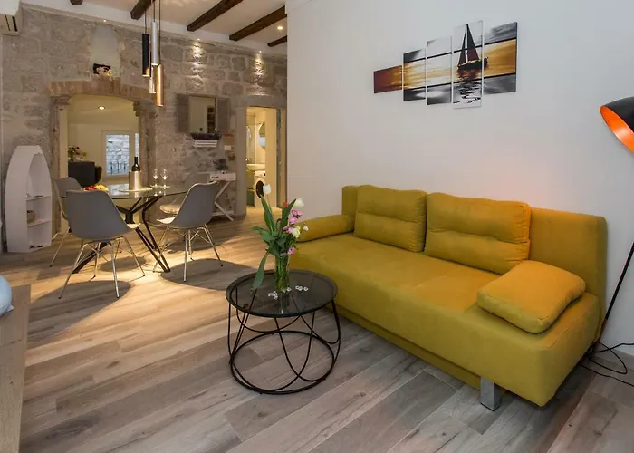 Seafront Apartment In Historical Cippico Castle