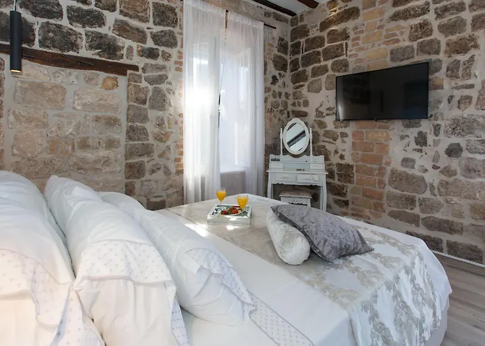 Seafront Apartment In Historical Cippico Castle
