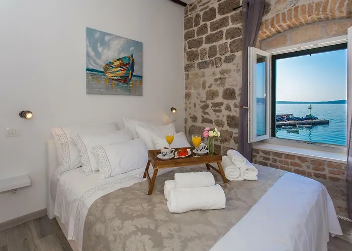 Seafront Apartment In Historical Cippico Castle
