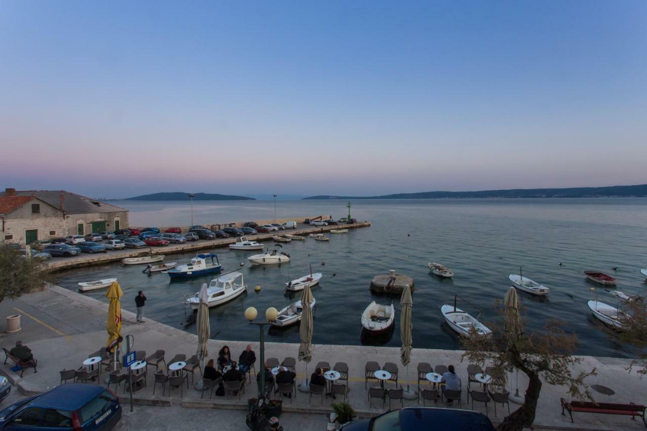 Seafront In Historical Cippico Castle Apartment