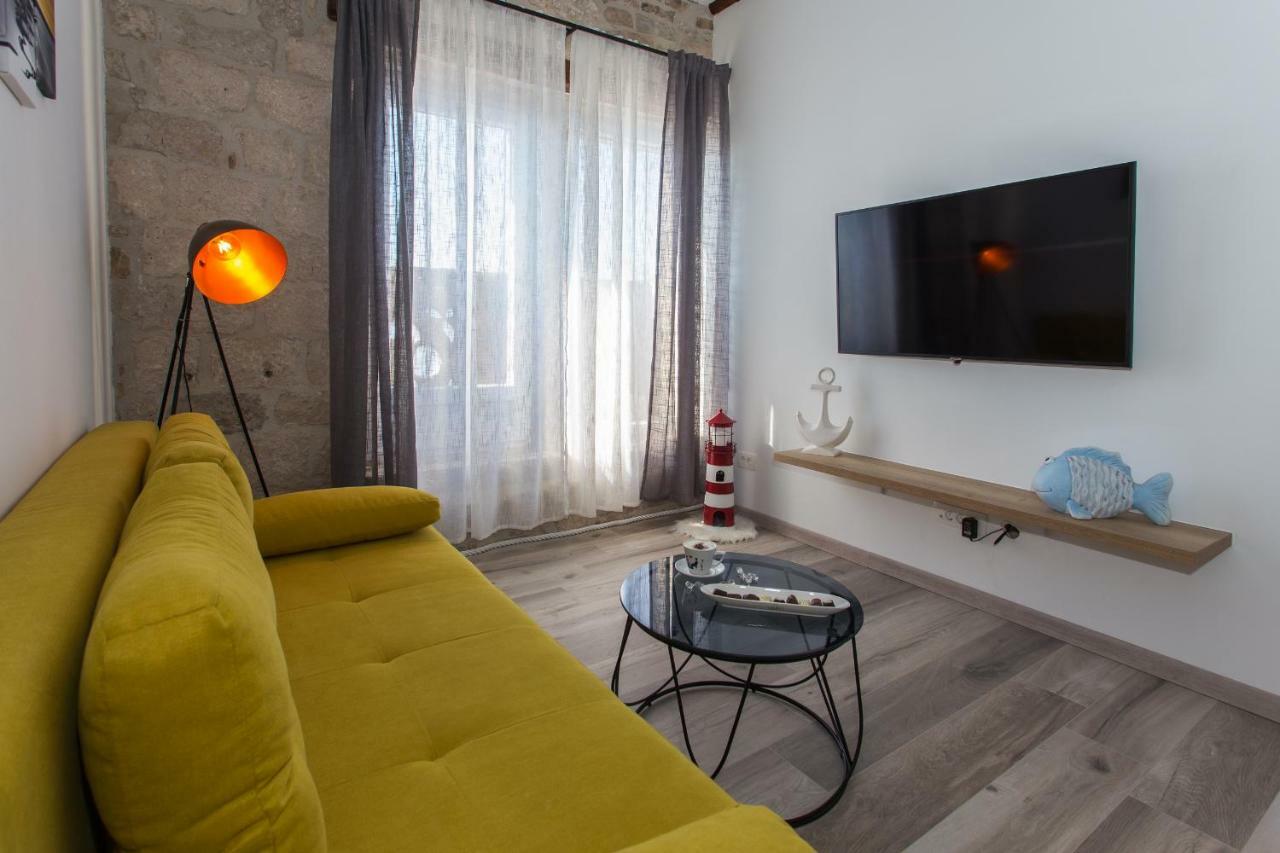 Apartment Seafront In Historical Cippico Castle