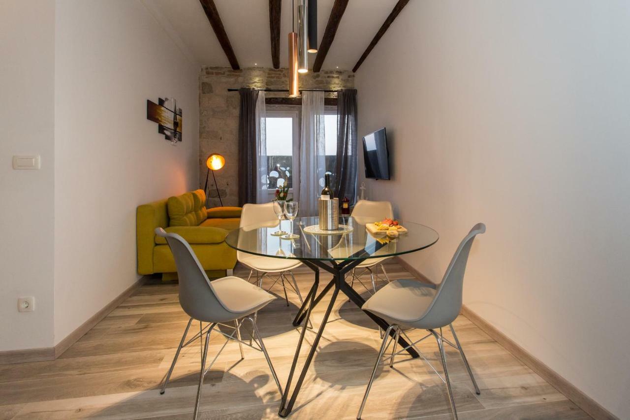 Seafront In Historical Cippico Castle Apartment Kastela