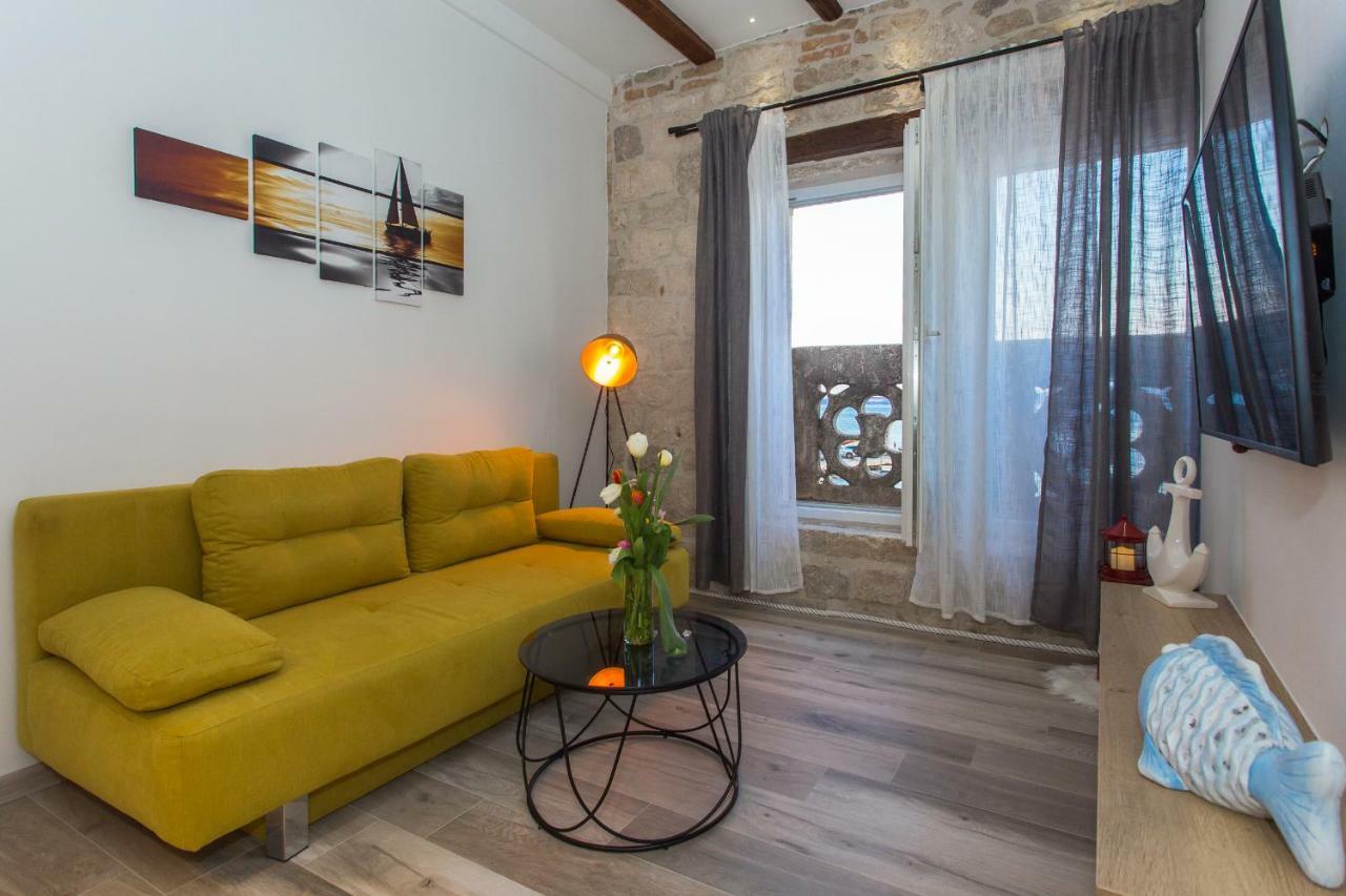 Apartment Seafront In Historical Cippico Castle