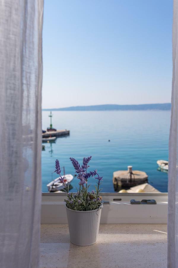 Appartement Seafront In Historical Cippico Castle Kaštela