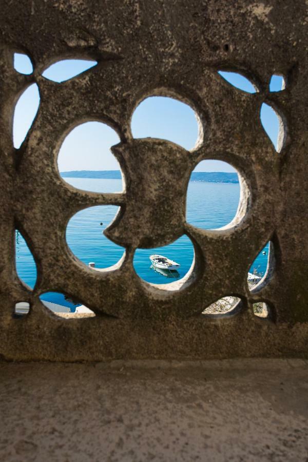 Seafront In Historical Cippico Castle Apartment Kastela