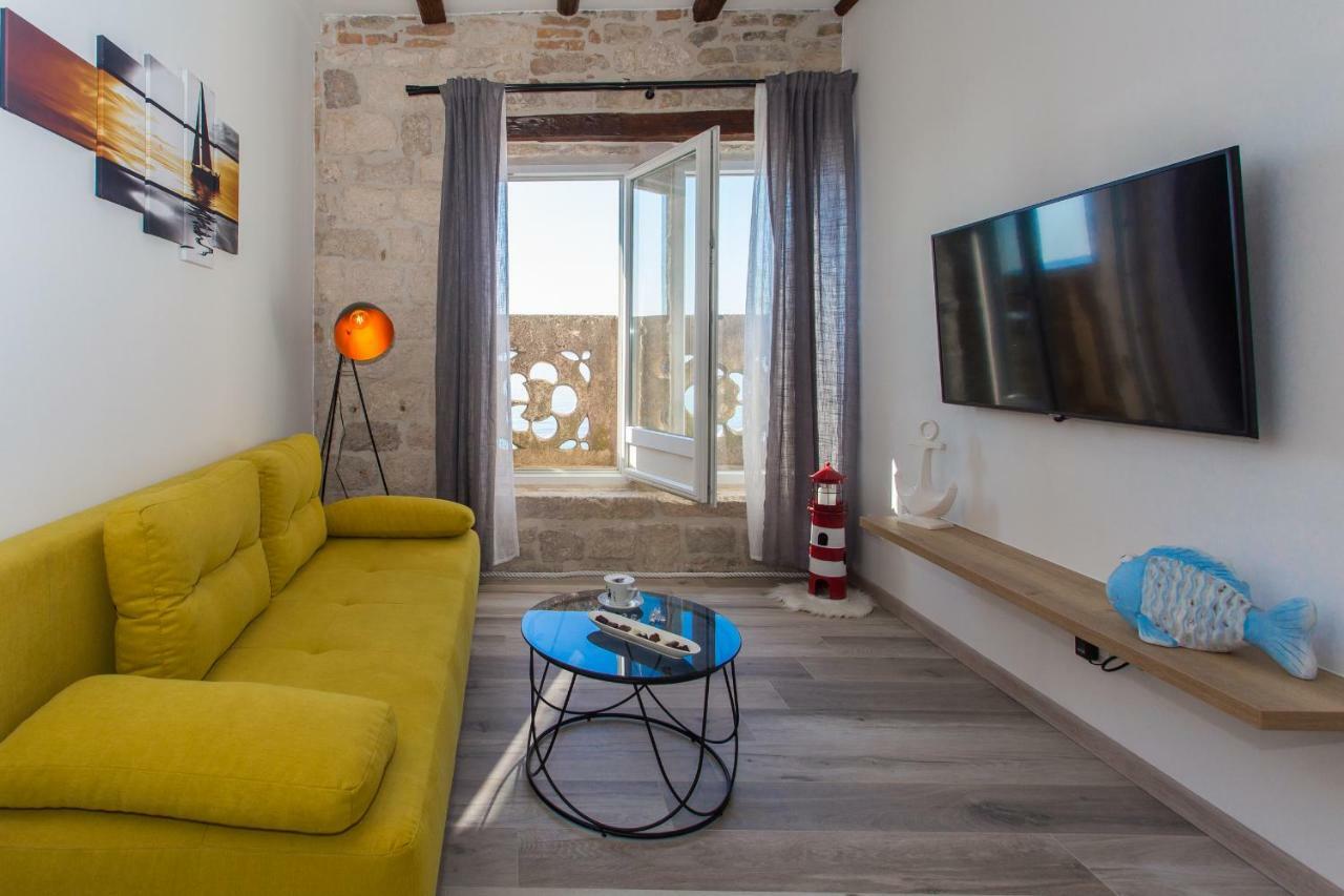 Apartment Seafront In Historical Cippico Castle *