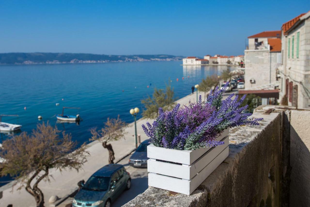 Seafront In Historical Cippico Castle Appartement