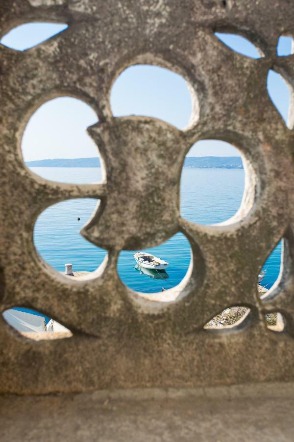 Apartment Seafront In Historical Cippico Castle *