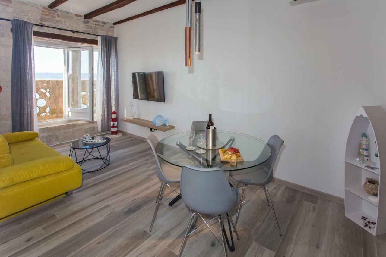Seafront In Historical Cippico Castle Apartment