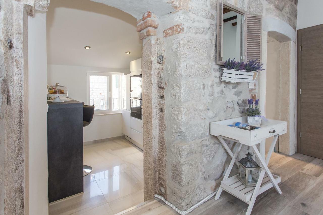 Seafront In Historical Cippico Castle Apartment Kastela