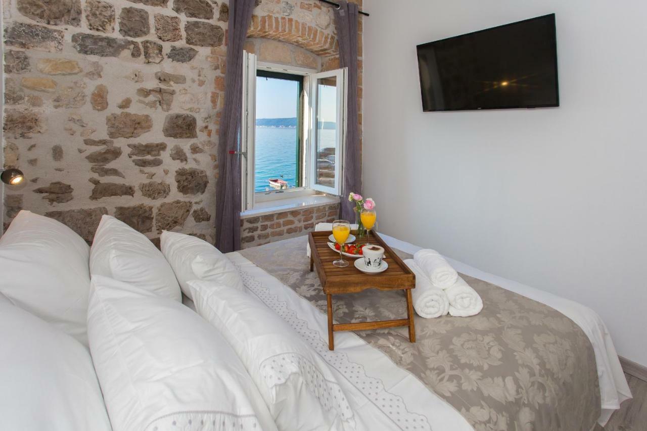 Seafront In Historical Cippico Castle Apartment *