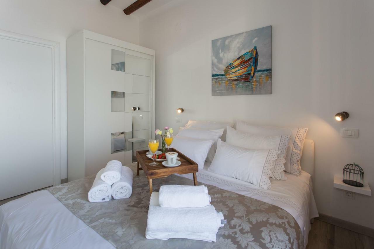Apartment Seafront In Historical Cippico Castle