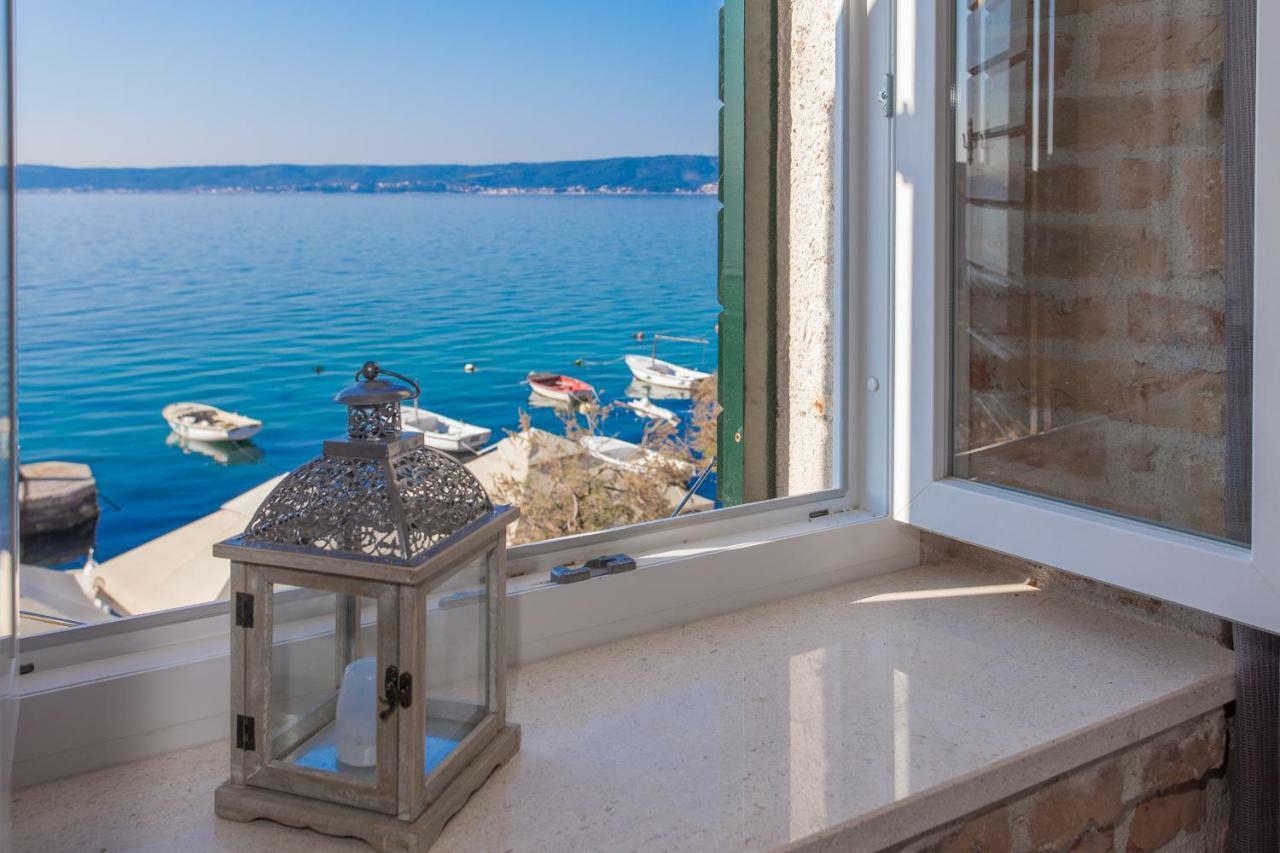Apartment Seafront In Historical Cippico Castle *