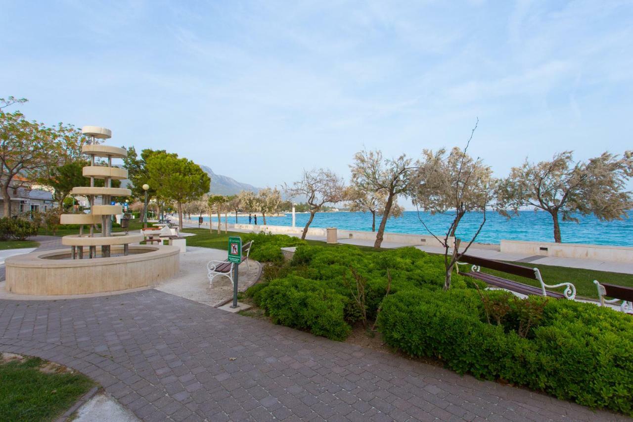 Apartment Seafront In Historical Cippico Castle
